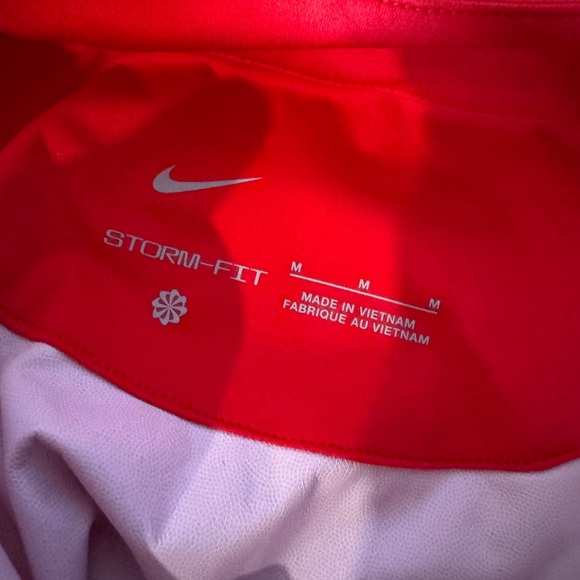 Nike Women’s Storm-Fit Half-Zip Jacket, size Medium, NWT - Picture 2 of 2